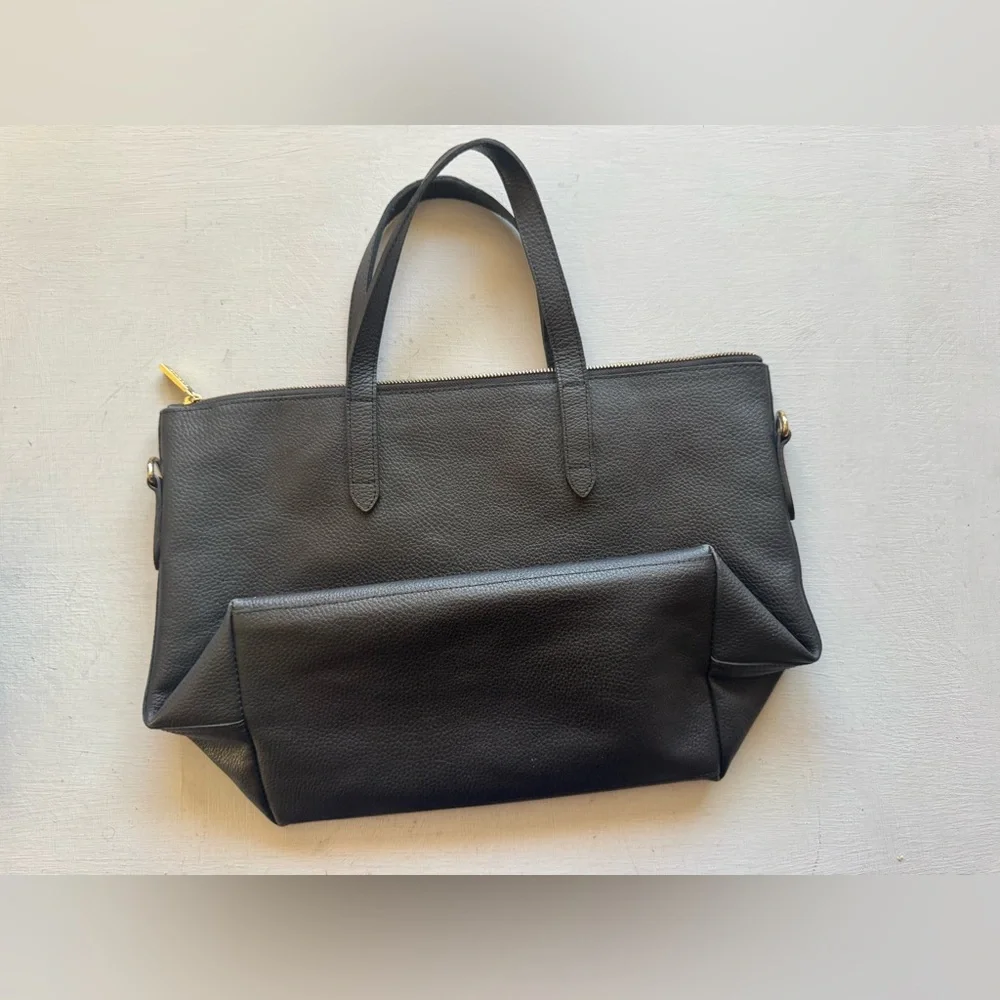 Cuyana Cuyana Leather Zippered Tote in Black Pebbled Leather - Picture 6 of 12